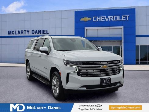 Used 2023 Chevrolet Suburban Premier AWD/4WD image 1