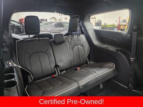 Used 2026 Chrysler Pacifica Limited image 34