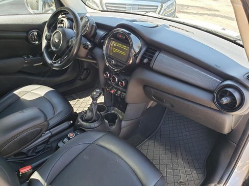 Used 2016 MINI Cooper 4-Door Hardtop image 4