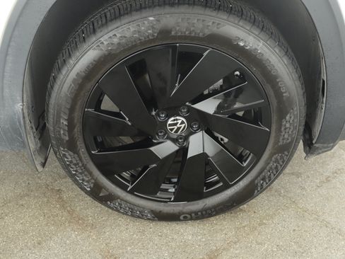 Used 2024 Volkswagen Atlas SE image 5