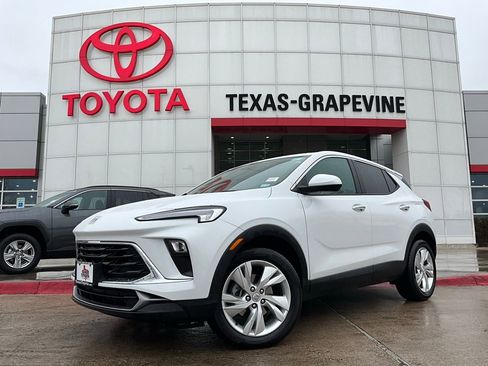 Used 2025 Buick Encore GX Preferred image 2