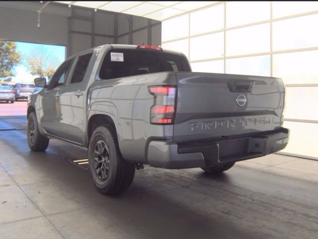 Used 2024 Nissan Frontier SV RWD image 3