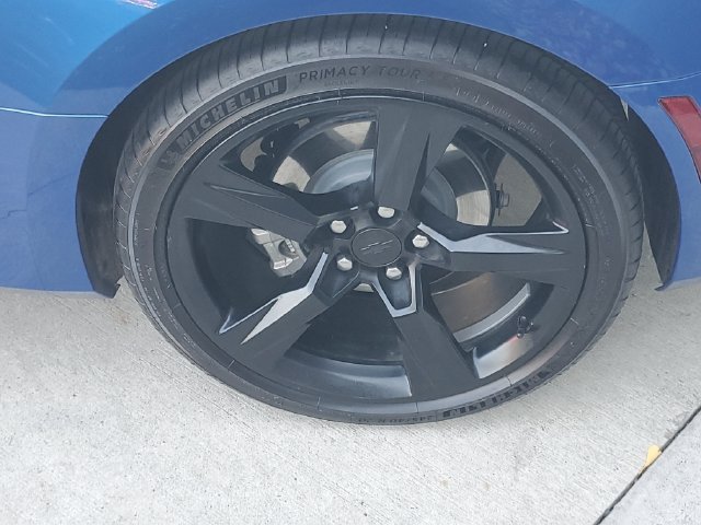 Used 2018 Chevrolet Camaro LT RWD image 5