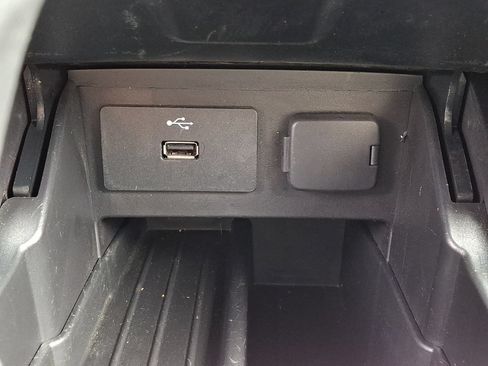 Used 2018 Ford Explorer XLT AWD/4WD image 25