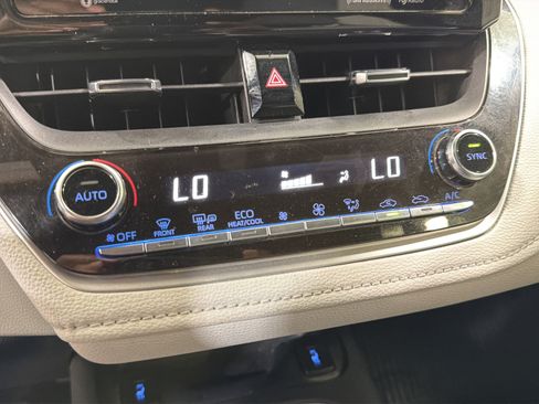 Used 2019 Toyota Corolla XSE FWD image 18
