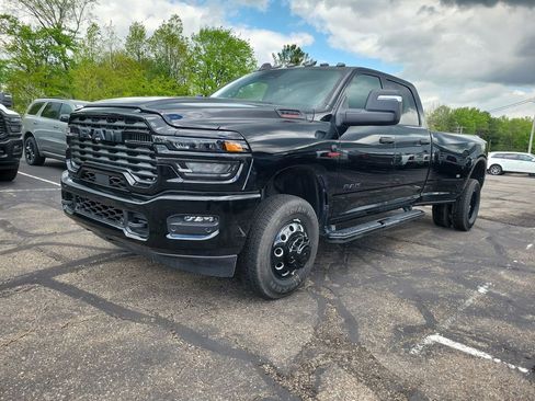 New 2026 RAM 3500 Big Horn AWD/4WD image 3