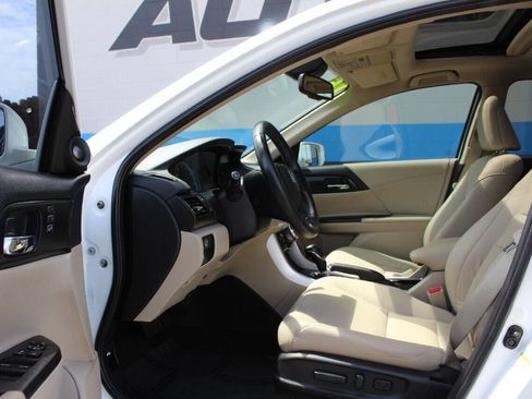 Used 2015 Honda Accord EX-L image 9