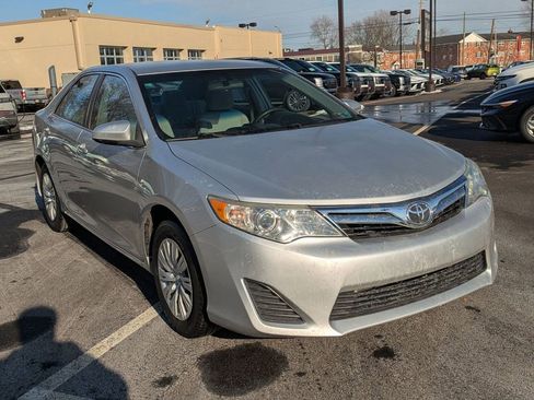 Used 2012 Toyota Camry LE image 3