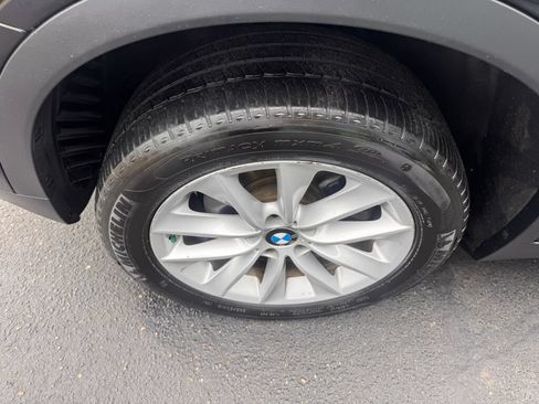 Used 2017 BMW X3 xDrive28i AWD/4WD image 3