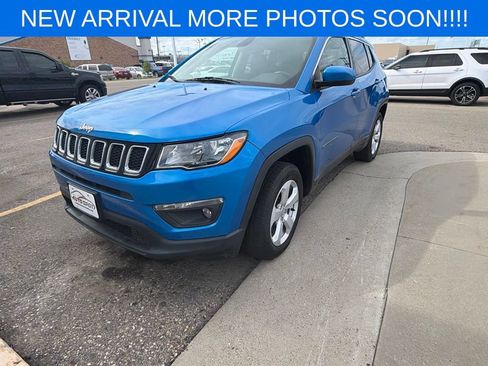 Used 2018 Jeep Compass Latitude w/ Popular Equipment Group AWD/4WD image 2