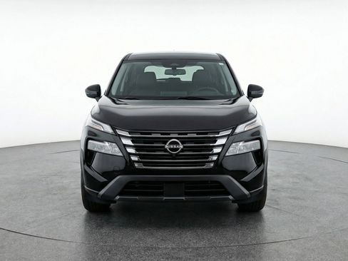 Used 2025 Nissan Rogue SV image 2