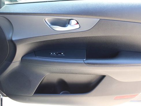 Used 2020 Kia Forte LXS FWD image 12