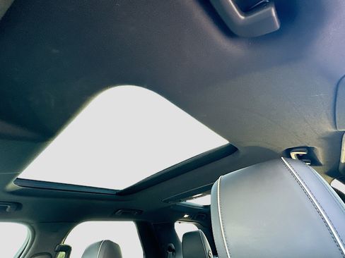 Used 2019 Land Rover Discovery HSE image 20