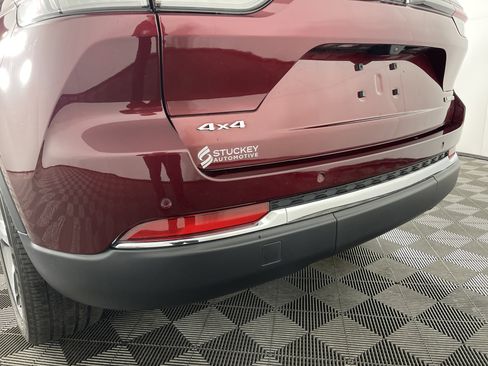 Used 2024 Jeep Grand Cherokee Limited image 6