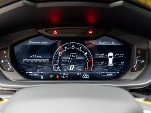 Used 2022 Lamborghini Urus image 16