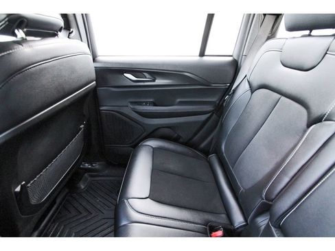 Used 2024 Jeep Grand Cherokee Altitude AWD/4WD image 13