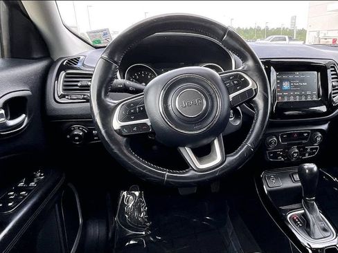 Used 2019 Jeep Compass Latitude FWD image 4