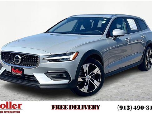 Used 2024 Volvo V60 B5 Cross Country Plus image 1