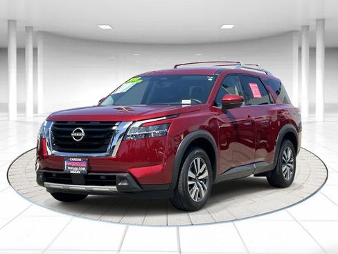 Certified 2023 Nissan Pathfinder SL FWD image 1
