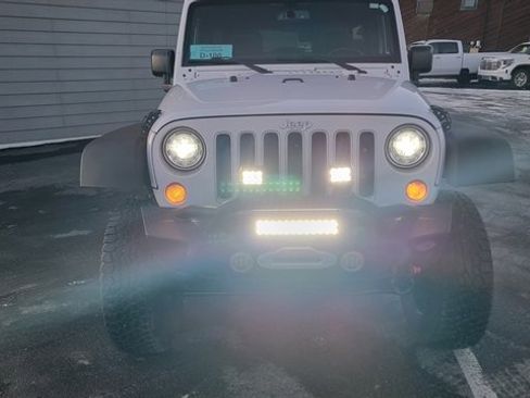 Used 2017 Jeep Wrangler Unlimited Sahara w/ Trailer Tow Group image 3