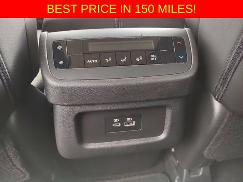 Used 2025 Nissan Pathfinder SL AWD/4WD image 18