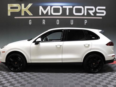 Used 2018 Porsche Cayenne Platinum Edition w/ Premium Package image 3