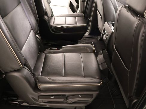 Used 2021 Chevrolet Suburban Premier w/ Premium Package AWD/4WD image 15