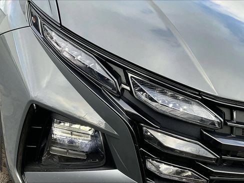 Used 2025 Hyundai Tucson SE image 23