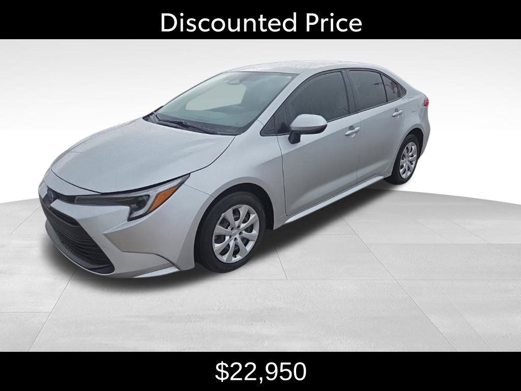 Used 2023 Toyota Corolla LE FWD image 3