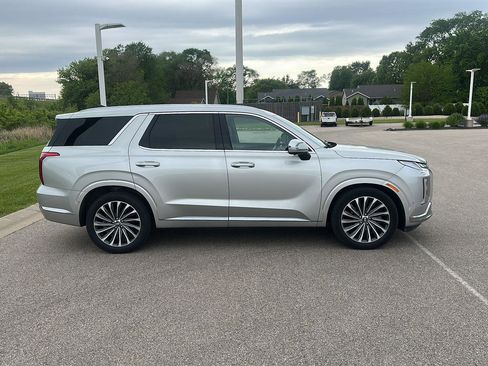Used 2024 Hyundai Palisade Calligraphy AWD/4WD image 2