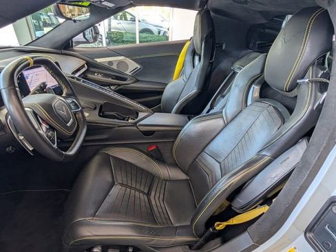 Used 2022 Chevrolet Corvette Stingray Premium Cpe w/ Z51 Performance Package image 5