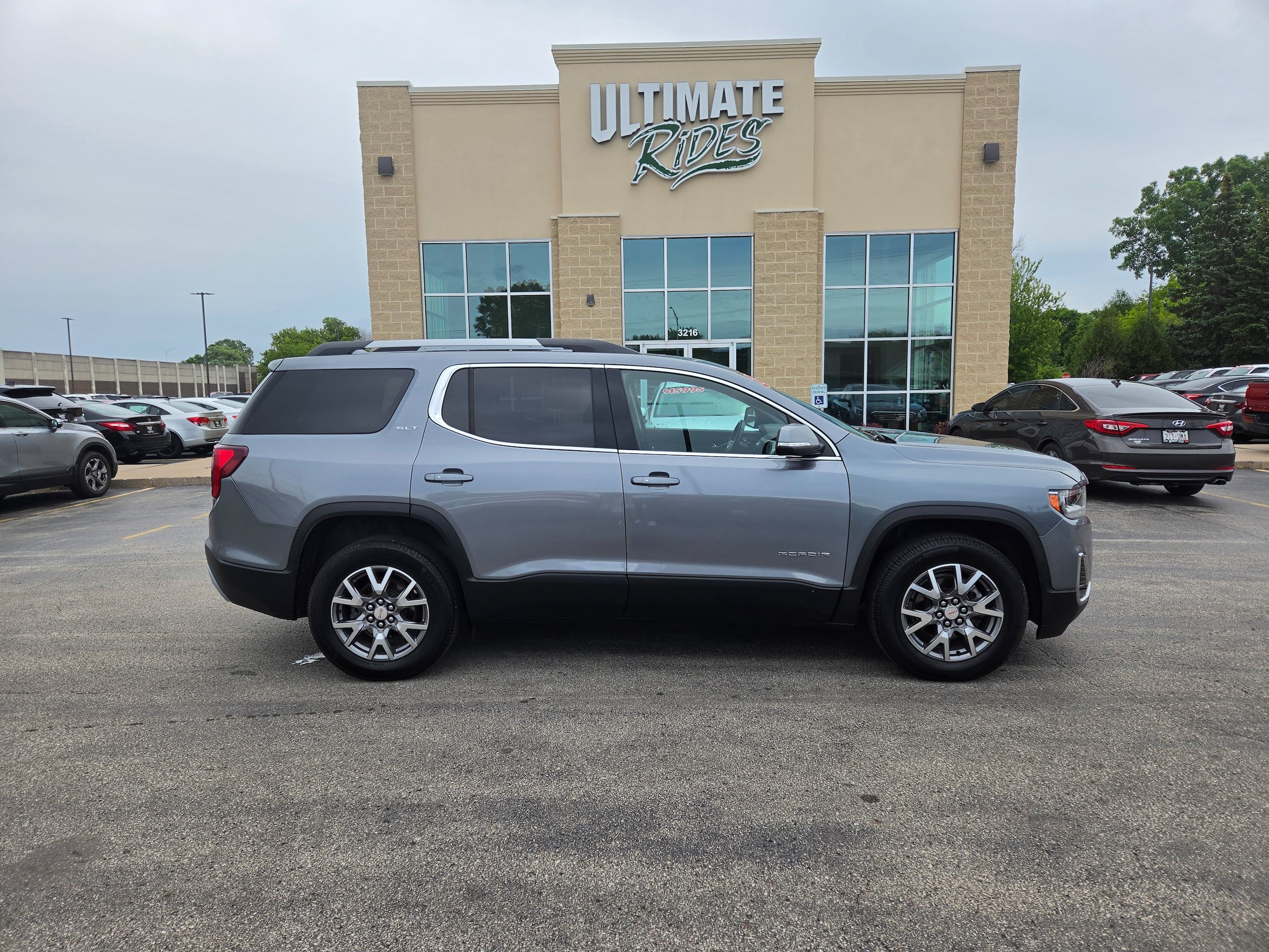 Used 2021 GMC Acadia SLT w/ Preferred Package AWD/4WD image 1