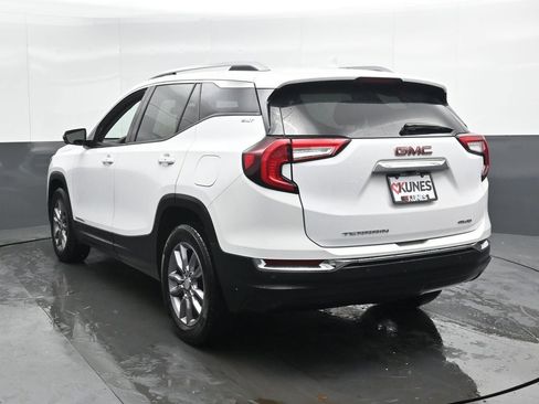 Used 2023 GMC Terrain SLT image 11