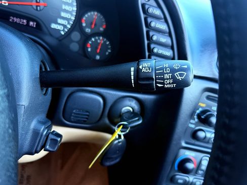 Used 2004 Chevrolet Corvette Convertible w/ Preferred Equipment Group image 26