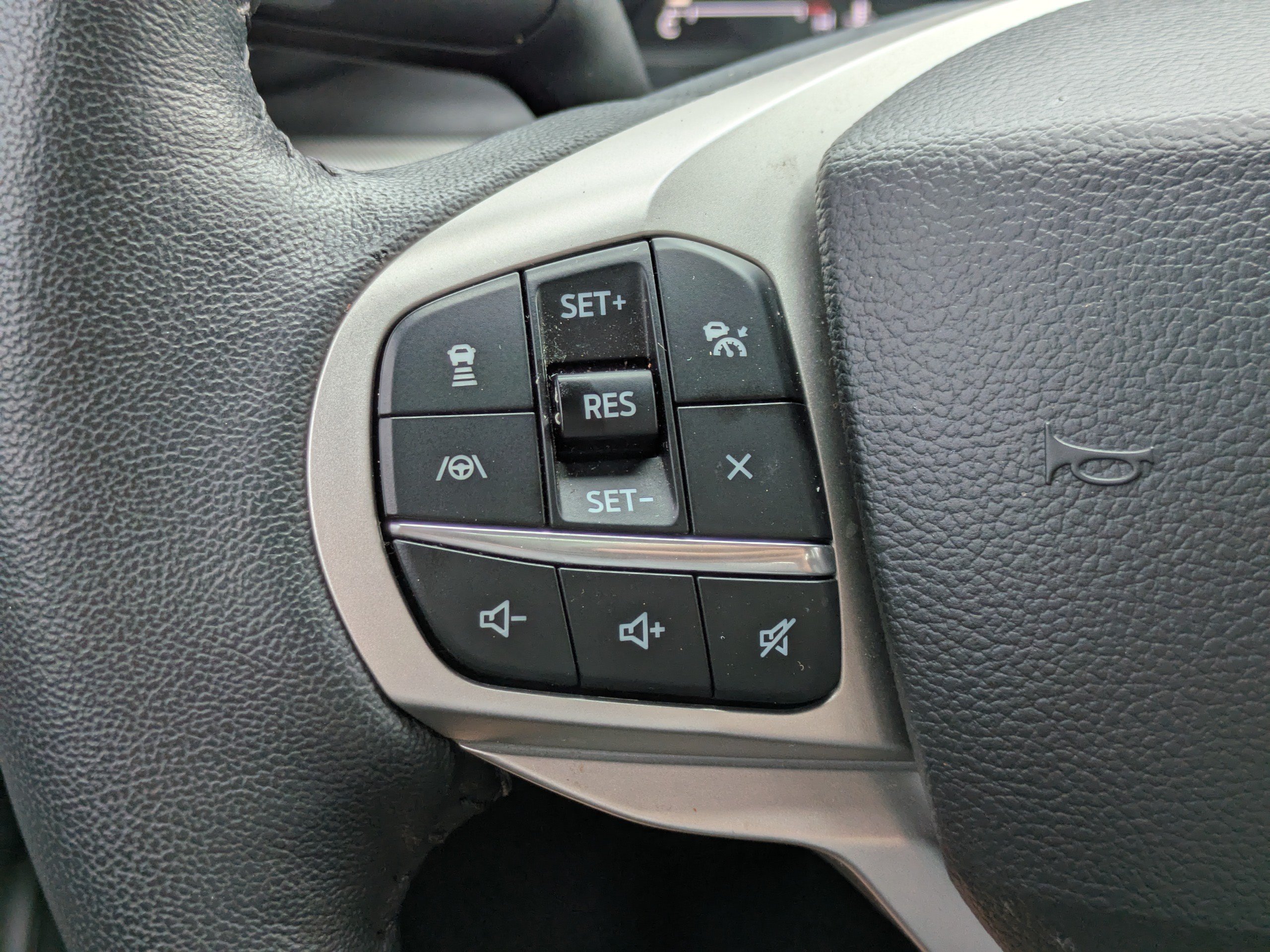 Used 2023 Ford Explorer XLT w/ Equipment Group 202A AWD/4WD image 23