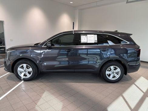 Used 2026 Kia Sorento LX image 2