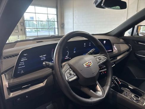 Certified 2025 Cadillac XT4 Premium Luxury w/ Cold Weather Package FWD image 15