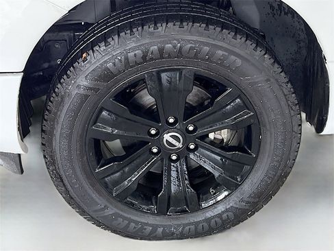 Used 2023 Nissan Titan SV w/ SV Convenience Package image 31