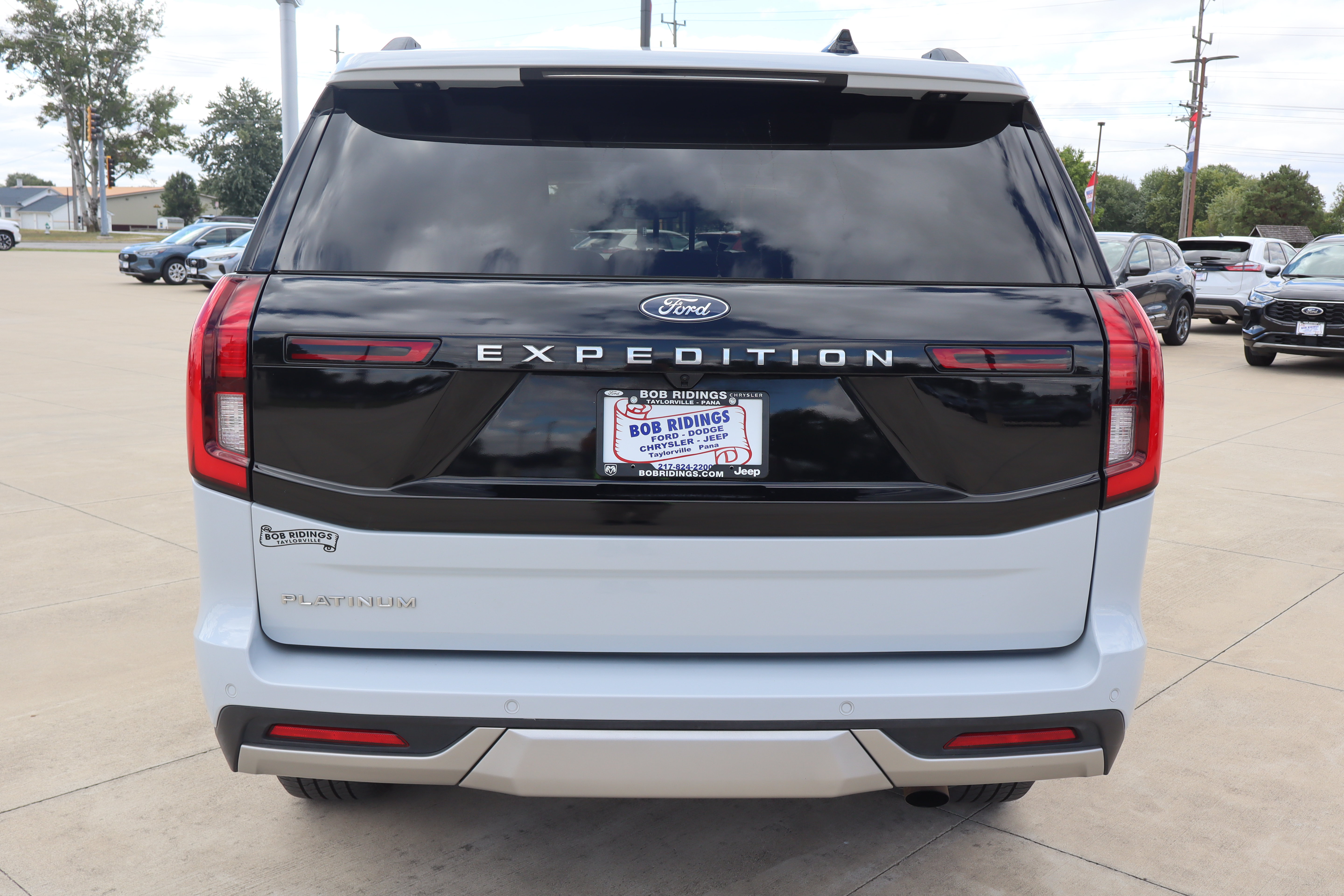 Used 2025 Ford Expedition Platinum AWD/4WD image 7