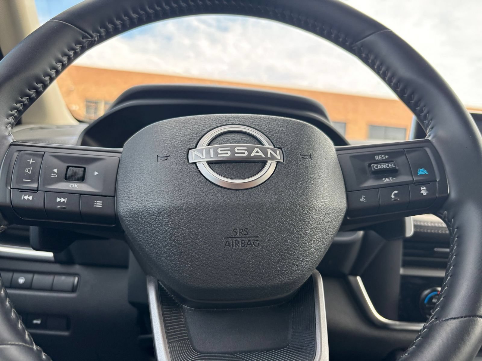 Used 2025 Nissan Rogue SV FWD image 29
