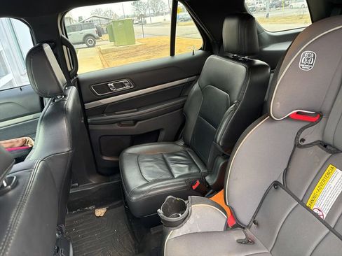 Used 2018 Ford Explorer XLT w/ Equipment Group 202A image 21