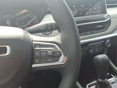 Used 2024 Jeep Compass Limited image 15