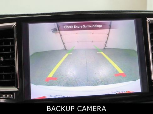 Used 2023 Chrysler Pacifica Touring-L FWD image 18
