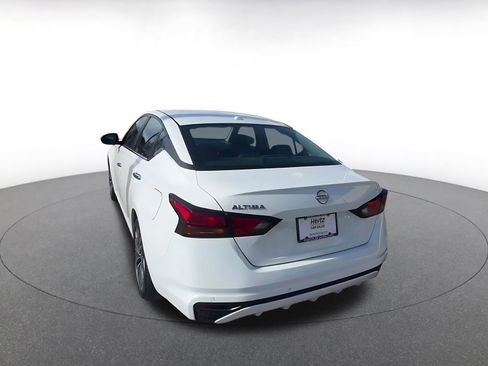 Used 2025 Nissan Altima 2.5 SV image 11