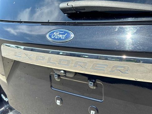 Used 2022 Ford Explorer XLT w/ Equipment Group 202A AWD/4WD image 12