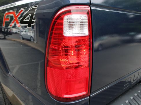 Used 2013 Ford F250 Lariat w/ Lariat Interior Pkg image 22