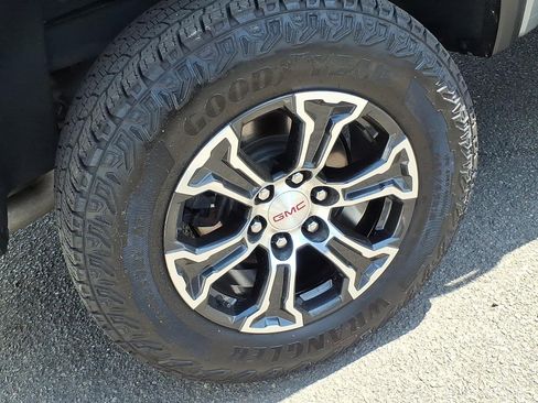 Certified 2024 GMC Canyon AT4 w/ AT4 Premium Package AWD/4WD image 7