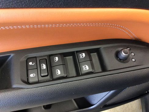 Used 2024 Jeep Compass Limited image 13