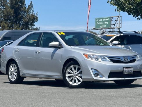 Used 2014 Toyota Camry XLE FWD image 2