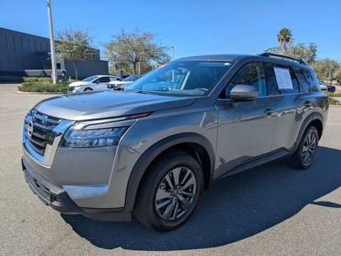 Certified 2025 Nissan Pathfinder SV image 8